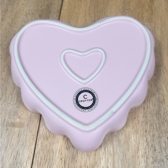 Croton Pink Heart-Shaped Scalloped Pie Dish - Picture 3 of 4